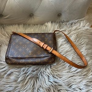 AUTHENTIC LOUIS VUITTON Monogram Mussette Tango